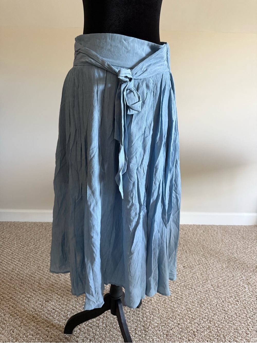 HALARA Blue Crinkle Crepe Tie Waist Midi Skirt Size M
